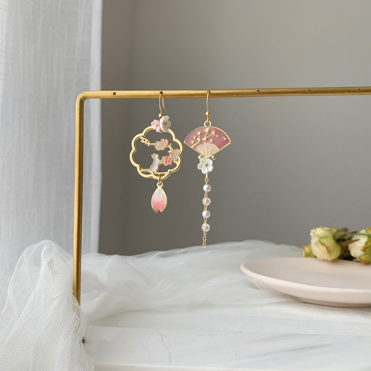 Pink Sakura Cherry Blossom Earrings - Japanese Sakura cat Earrings - Cherry Blossom Earrings - Spring flower floral earrings