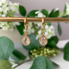 Tiny Rose Quartz Huggie Hoop Earrings,Raw Crystal Huggies Hoops Gold, Crystal Teardrop Hoop Earrings, Tiny Teardrop Birthstone Earrings