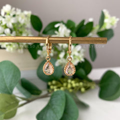 Tiny Rose Quartz Huggie Hoop Earrings,Raw Crystal Huggies Hoops Gold, Crystal Teardrop Hoop Earrings, Tiny Teardrop Birthstone Earrings