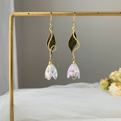 Tulip Floral Earrings, Tulip Flower Wedding Earrings, white flower bridesmaid earrings, summer floral earrings