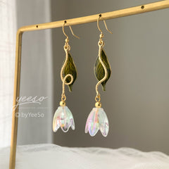 Tulip Floral Earrings, Tulip Flower Wedding Earrings, white flower bridesmaid earrings, summer floral earrings
