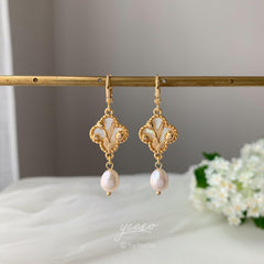 Gold Tulip Floral Earrings, Tulip and Pearl Earrings, Tulip flower dangle earrings, Tulip Earrings, Unique Floral gift for her